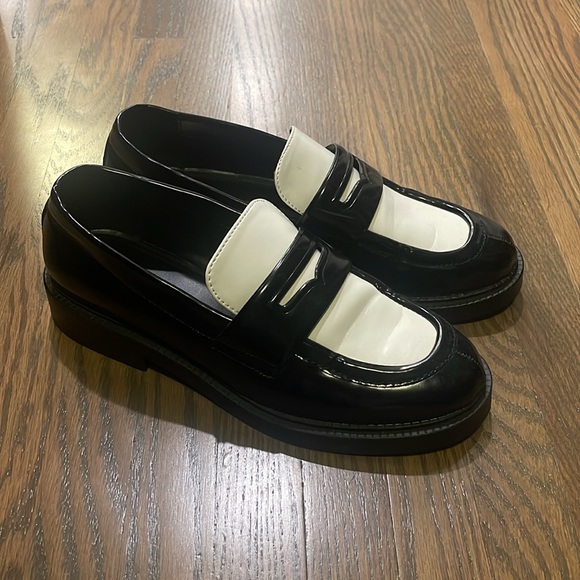 SOLD Zara contrast loafers - Picture 2 of 5